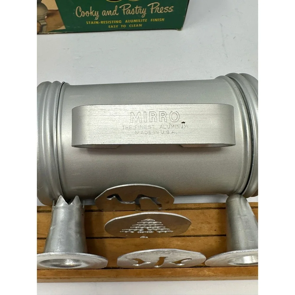 Vintage Mirro Aluminum Cooky and Pastry Press Set 12 Discs 3 Tips Recipe Book